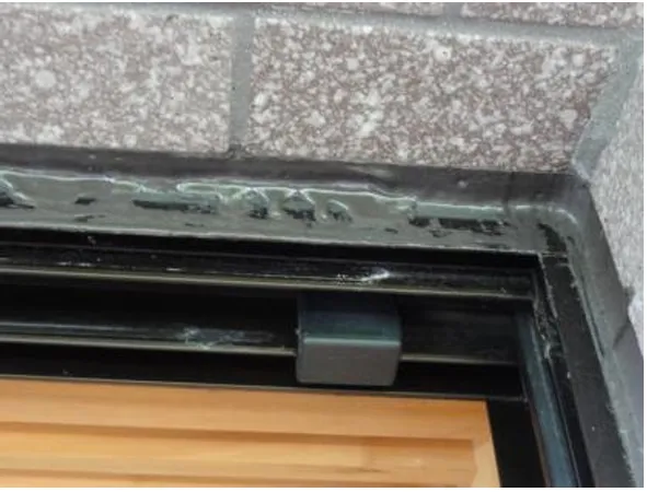 5 軟化して溶けたシーリング.webp